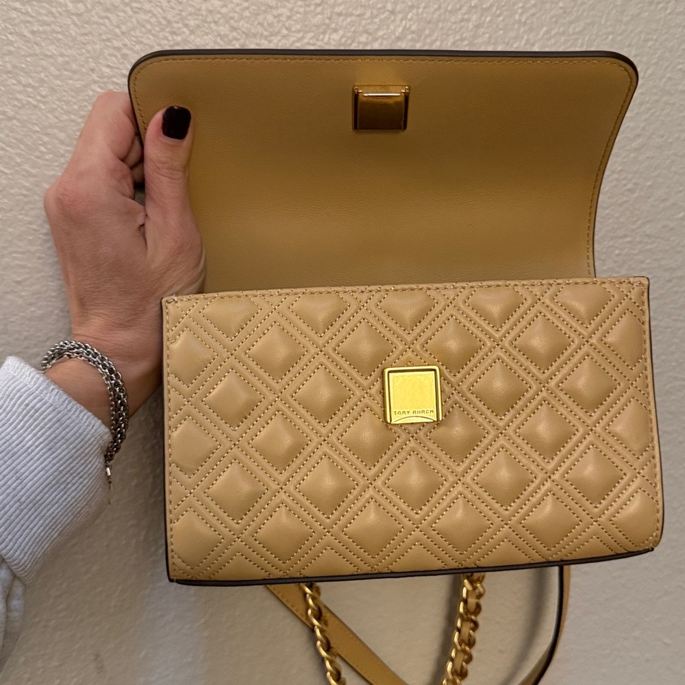 Tory Burch Beige Crossbody or clutch purse with Gold Chain - Picture 9 of 13